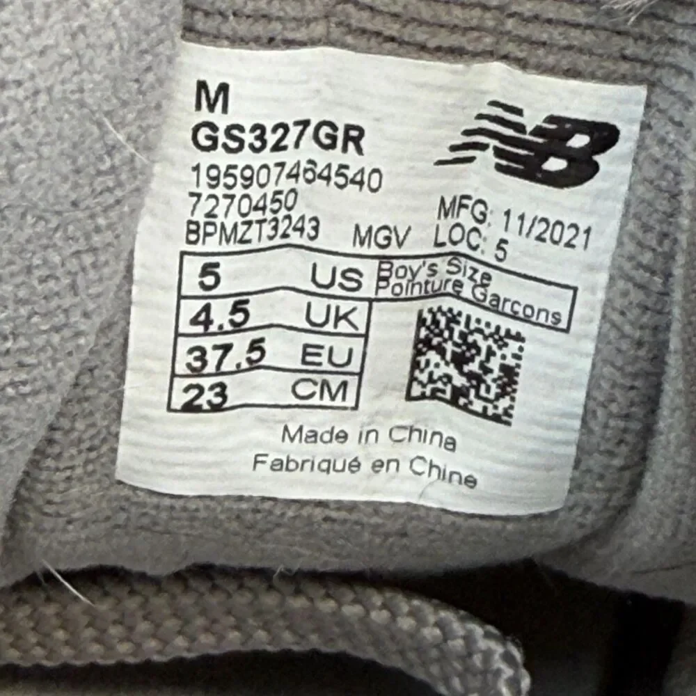 New Balance 327 Shoes Boys Size 5 Gray Suede Mesh Athletic Sneakers GS327GR